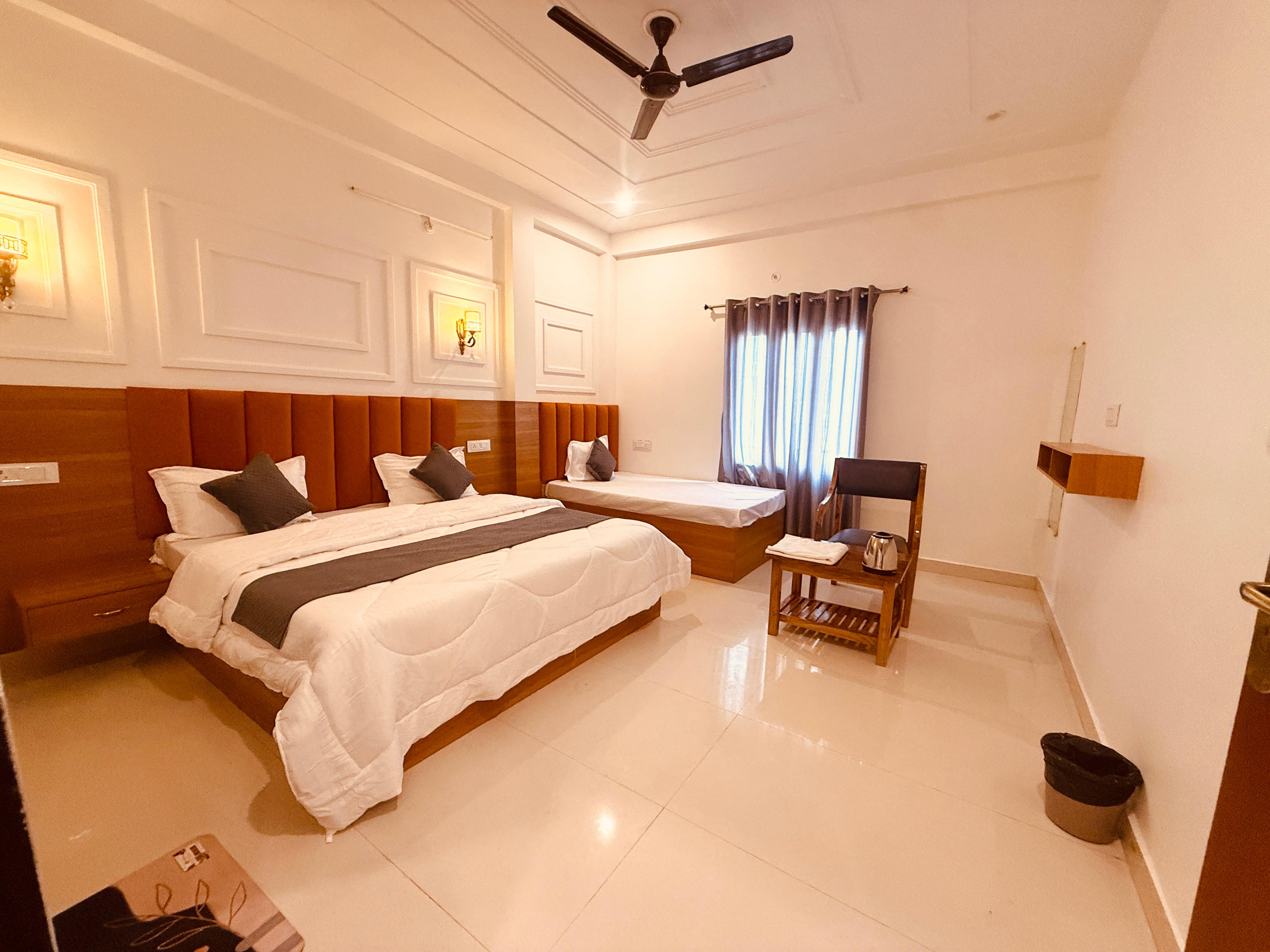 TWIN BED ROOM