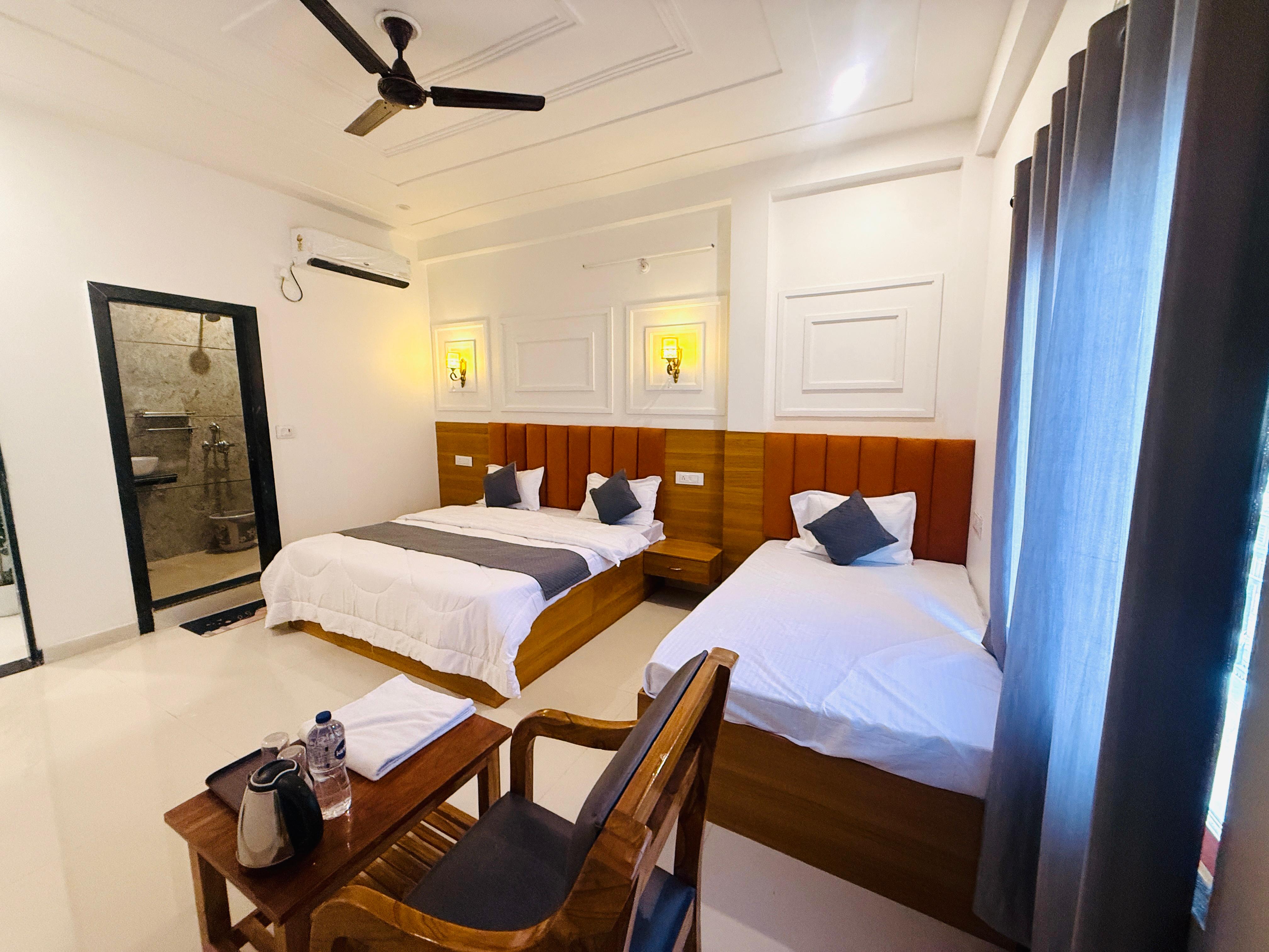 TWIN BED ROOM